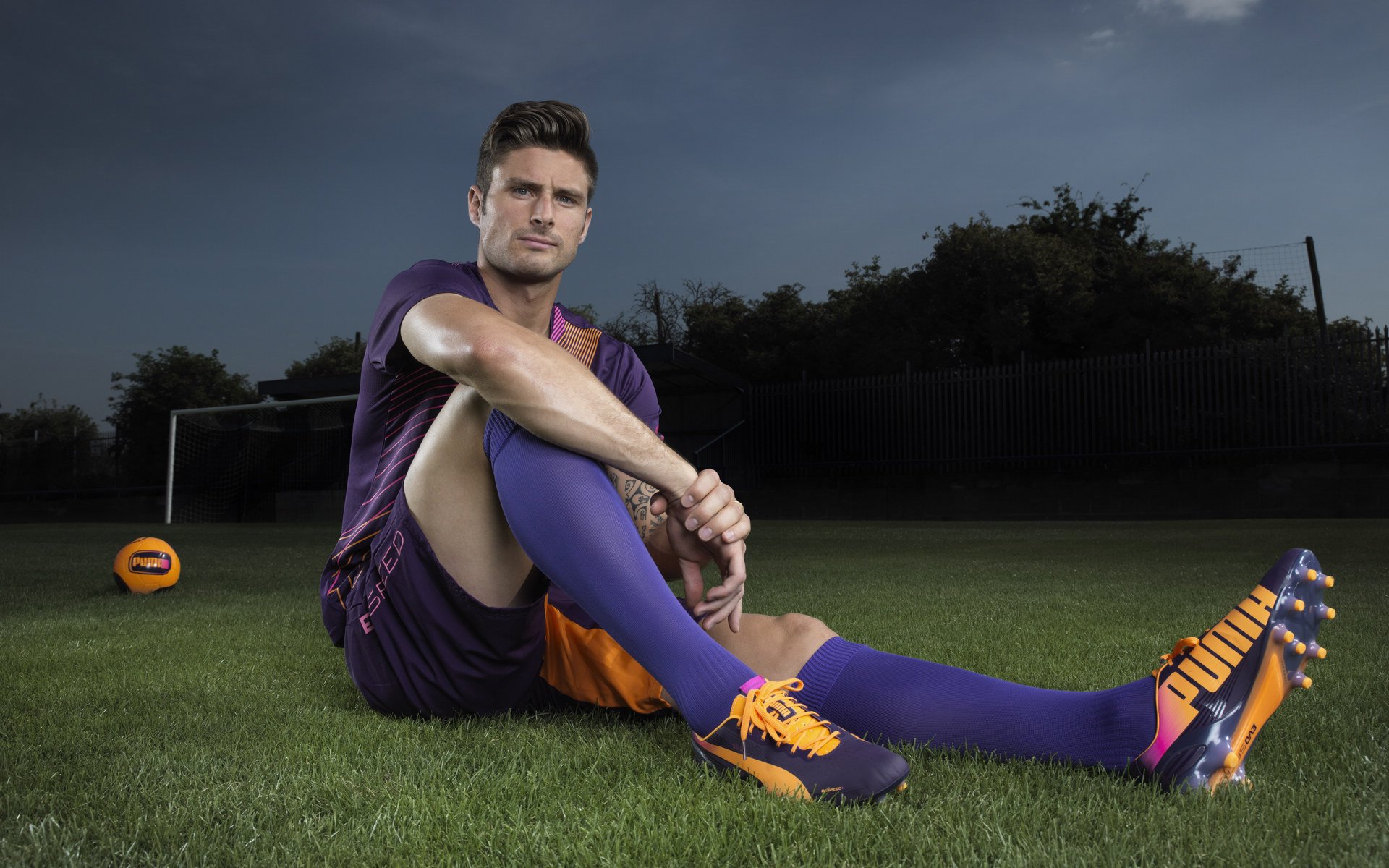 持续失利首场状态出色，拜仁观众沸腾！，詹姆斯重返赛场比赛高潮迭起