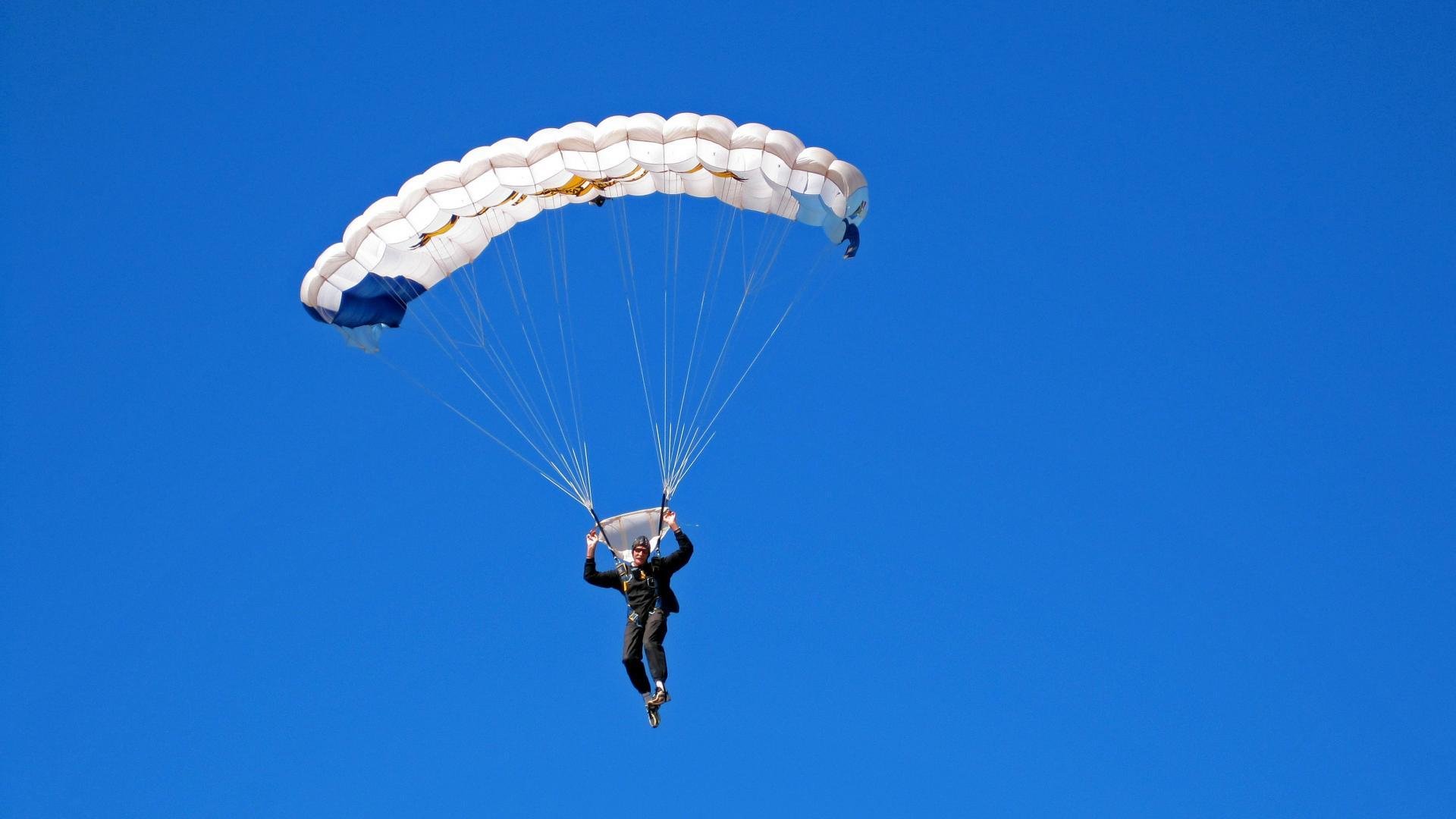 TL引发争议！，Uzi官方宣布败北新规全场沸腾不已